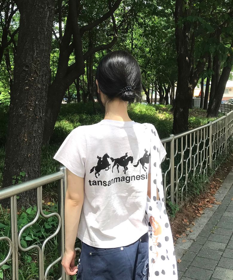 홀스 래빗 티셔츠 (라이트핑크/블랙)