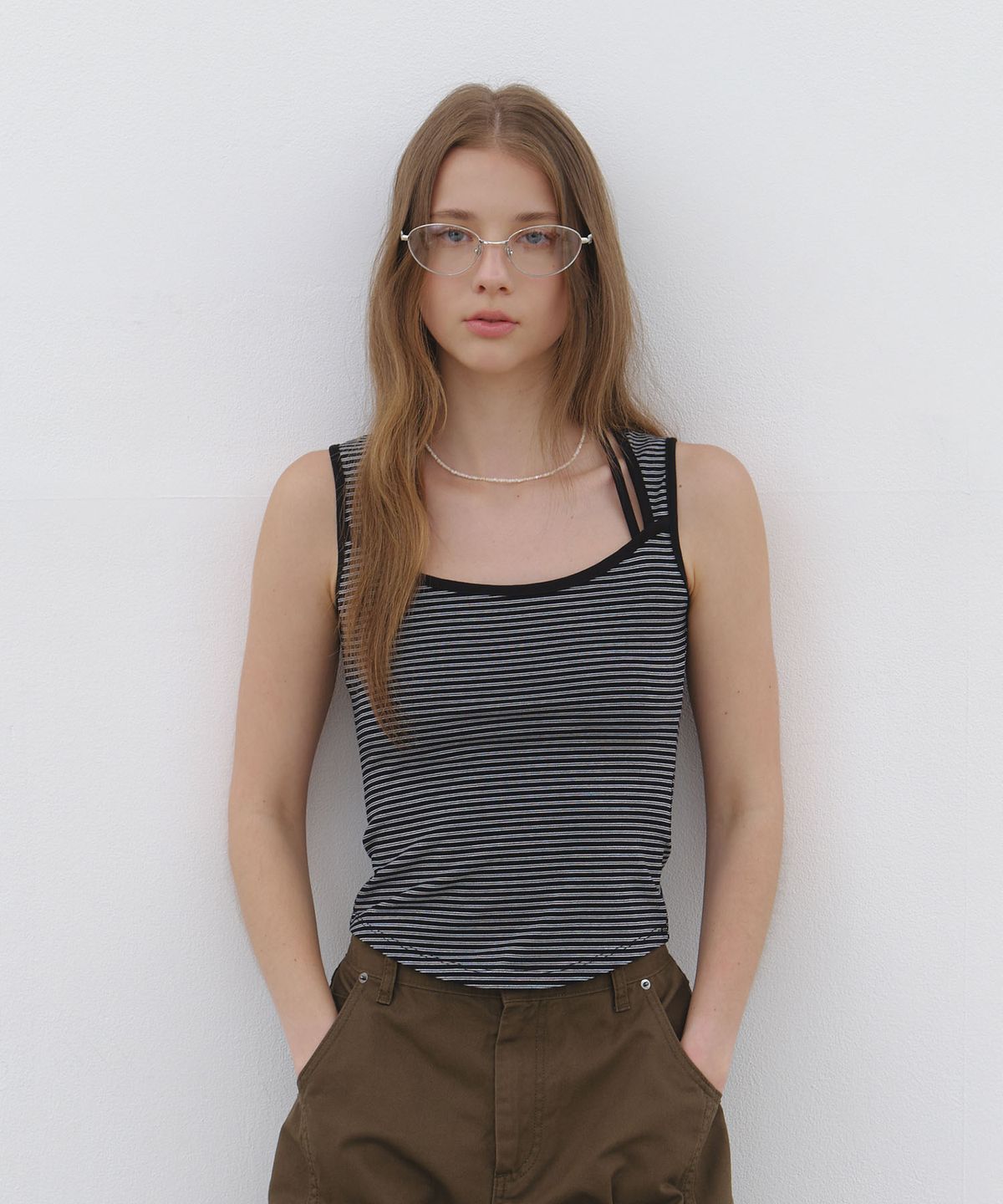 클루니(CLUNY) Dual Strap Stripe Sleeveless Top - black
