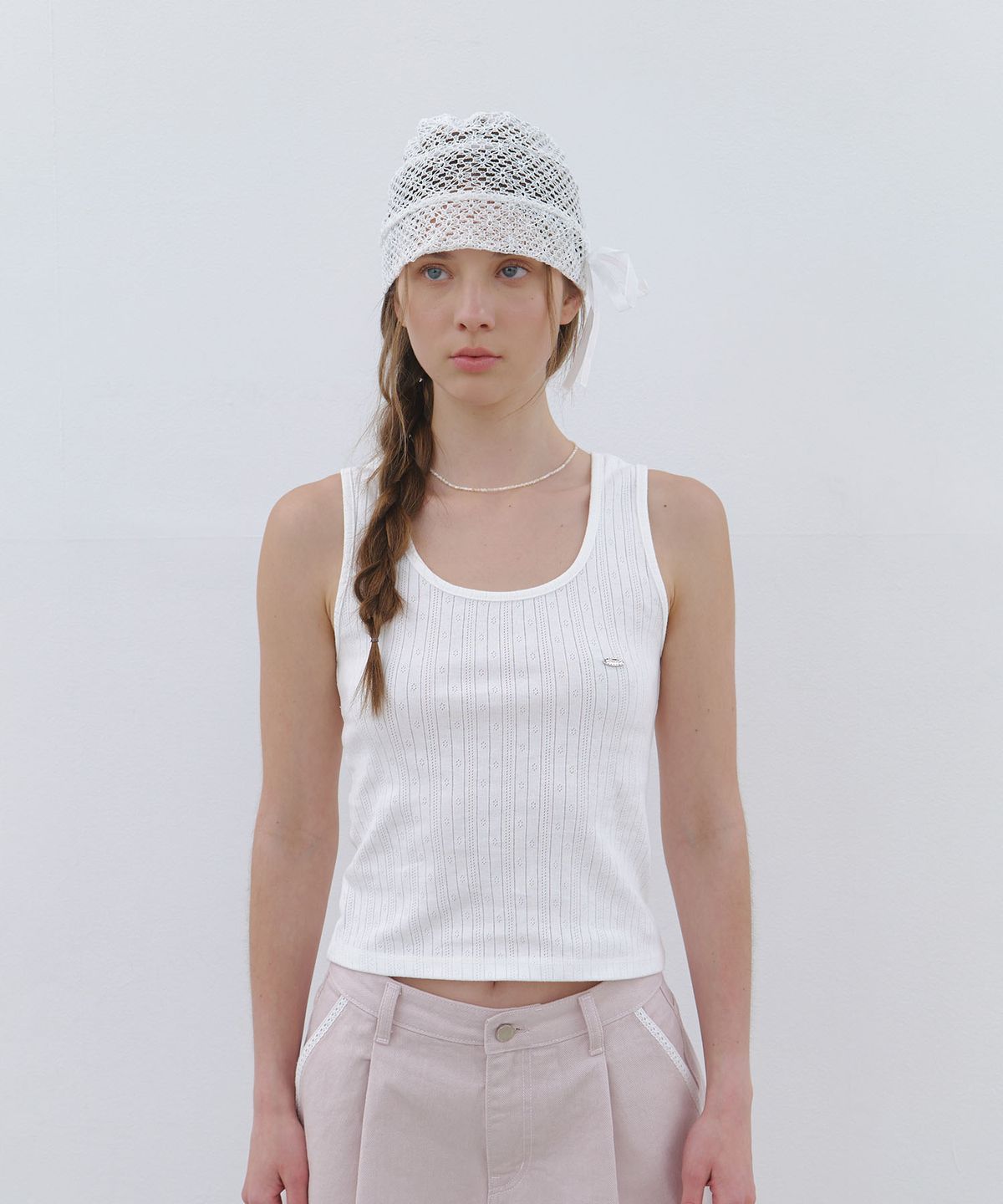 클루니(CLUNY) Quiet Texture Sleeveless Top - white
