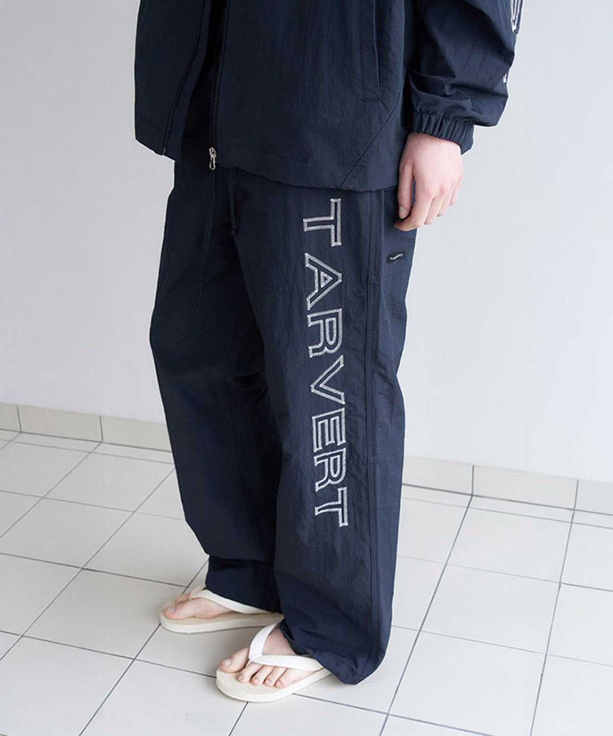 타버트(TARVERT) Aero Embroidery Nylon Pants - Deep Navy