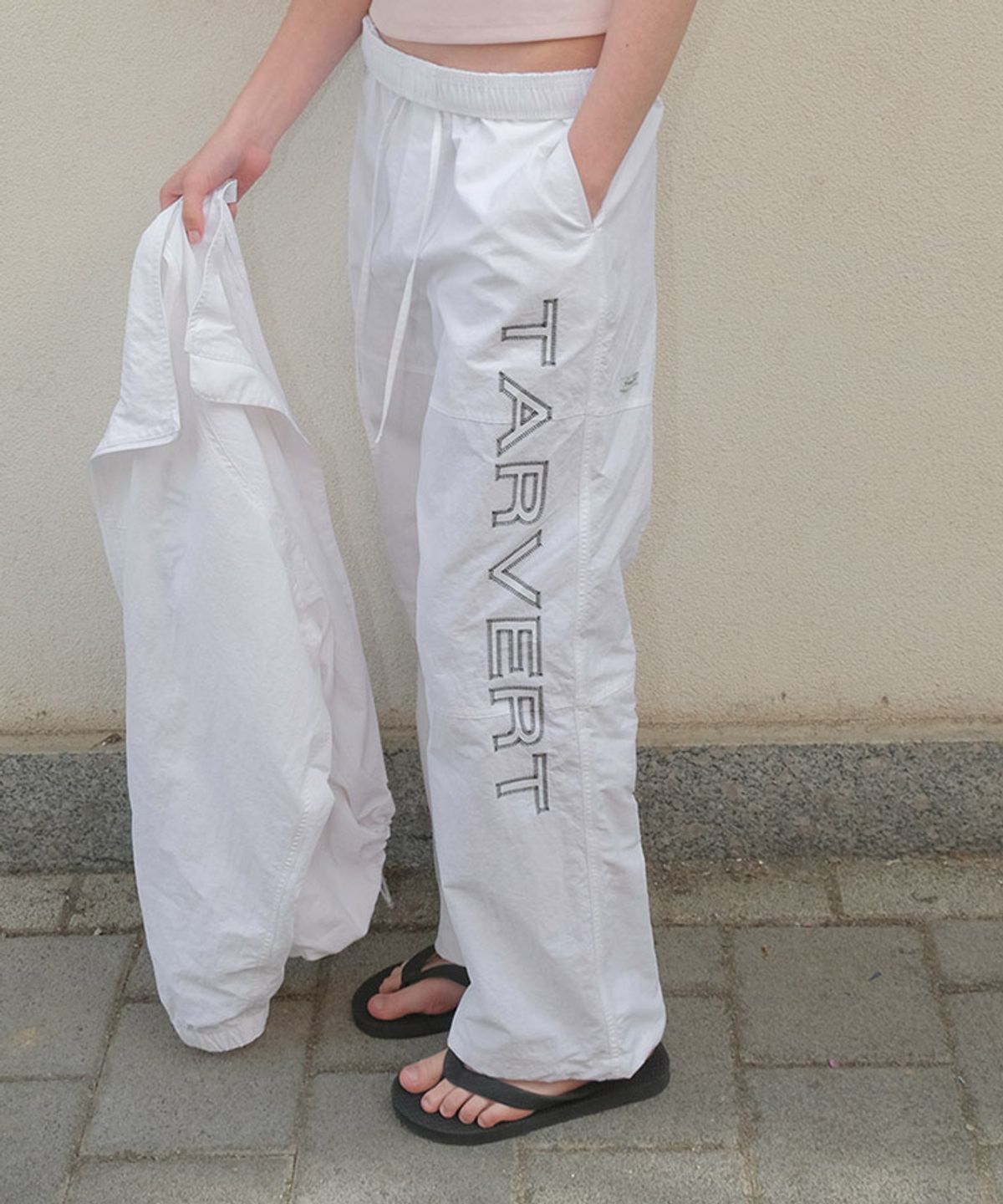 타버트(TARVERT) Aero Embroidery Nylon Pants - White