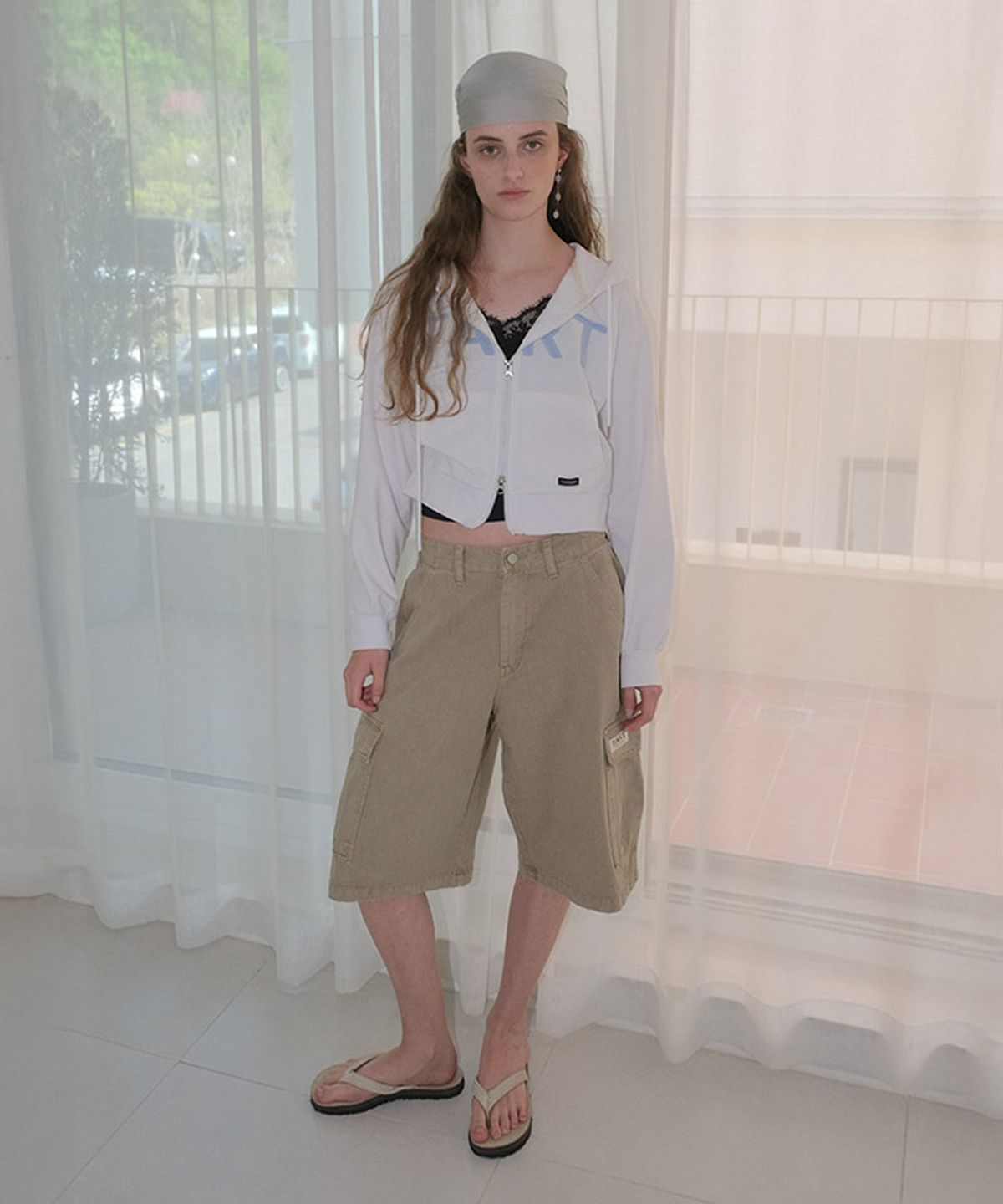 타버트(TARVERT) Tera Bermuda Cargo Pants - Beige