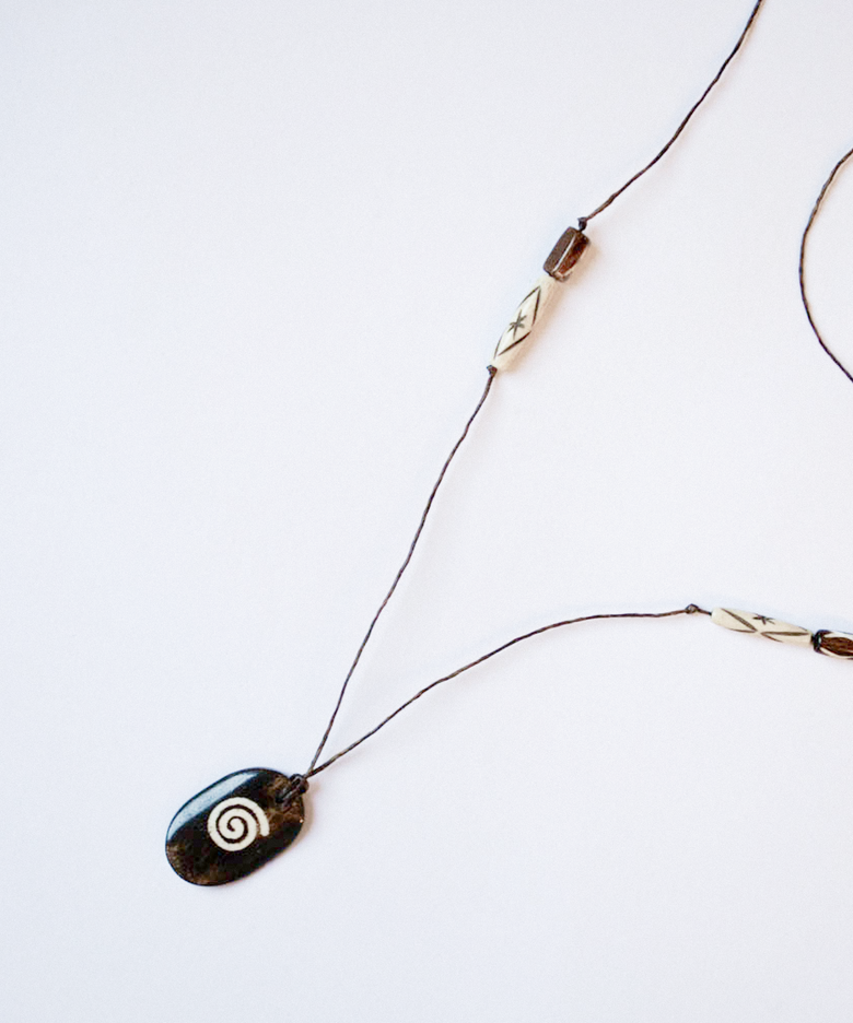 Totem oval necklace