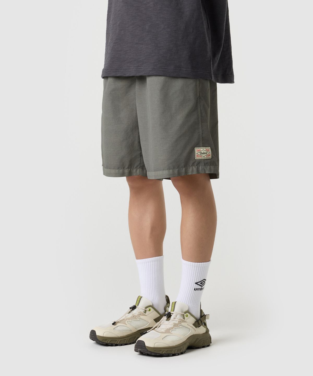 엄브로(UMBRO) 콘크리트 블룸 다잉 우븐 5부 반바지 카키 UR221CHP57