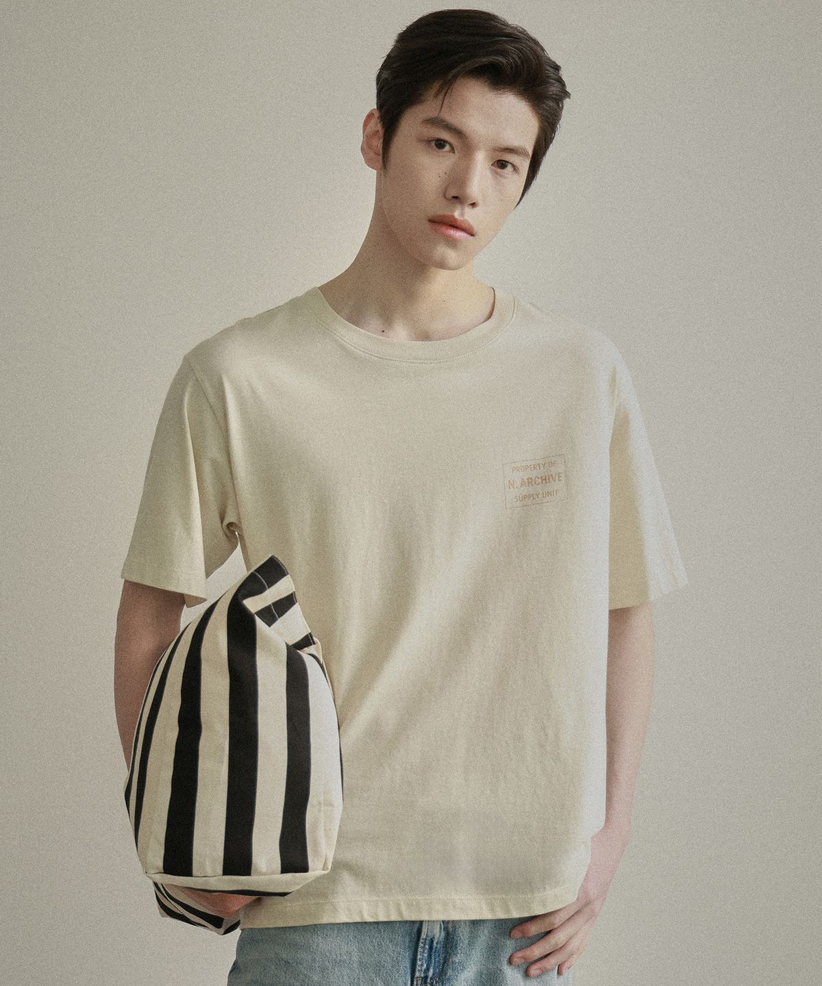 비욘드클로젯(BEYOND CLOSET) [COLLECTION LINE] 빈티지 익스플로러 워시드 반팔 티셔츠 아이보리