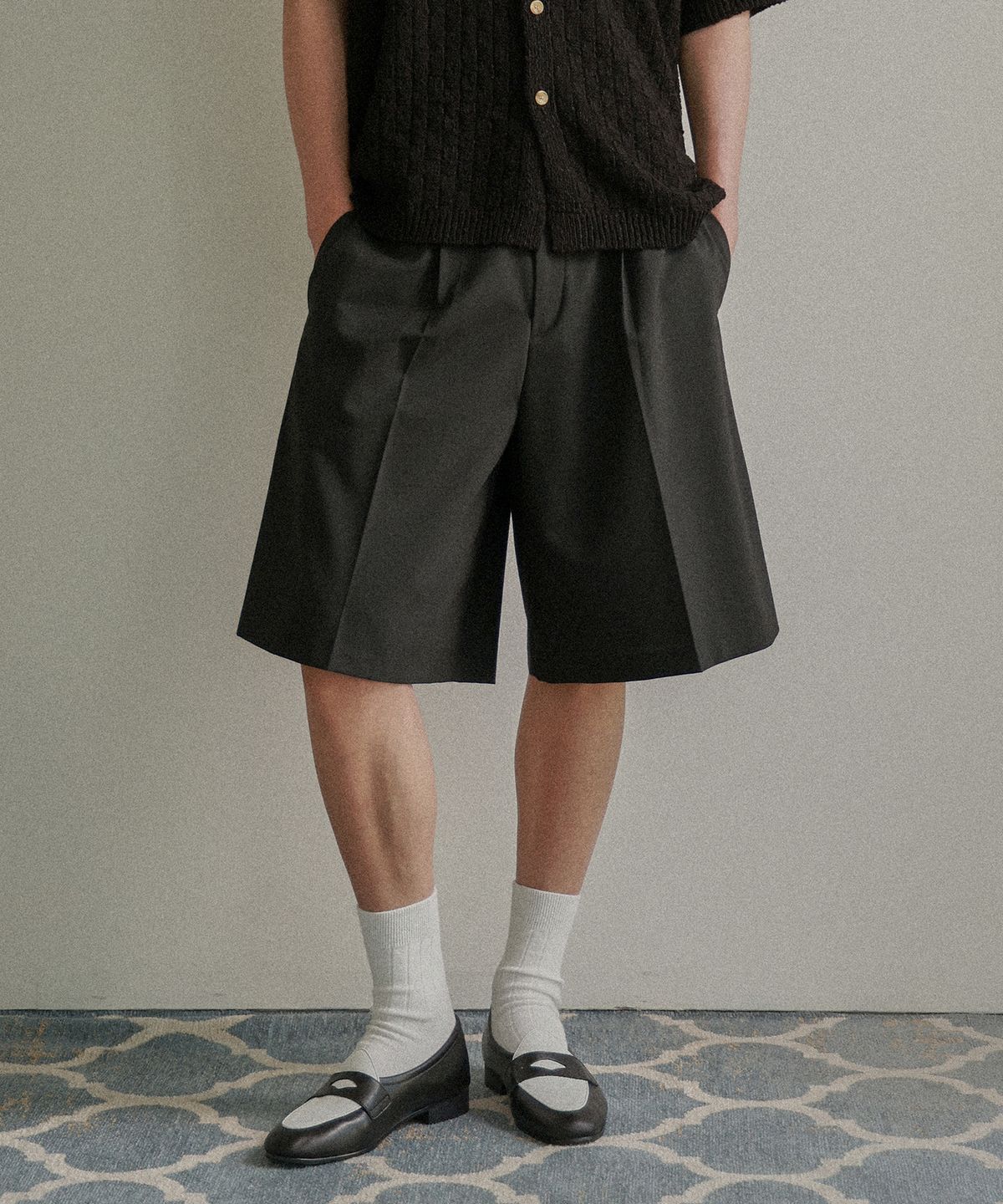 비욘드클로젯(BEYOND CLOSET) [COLLECTION LINE] 럭스 블렌드 페브릭 하프 팬츠 블랙