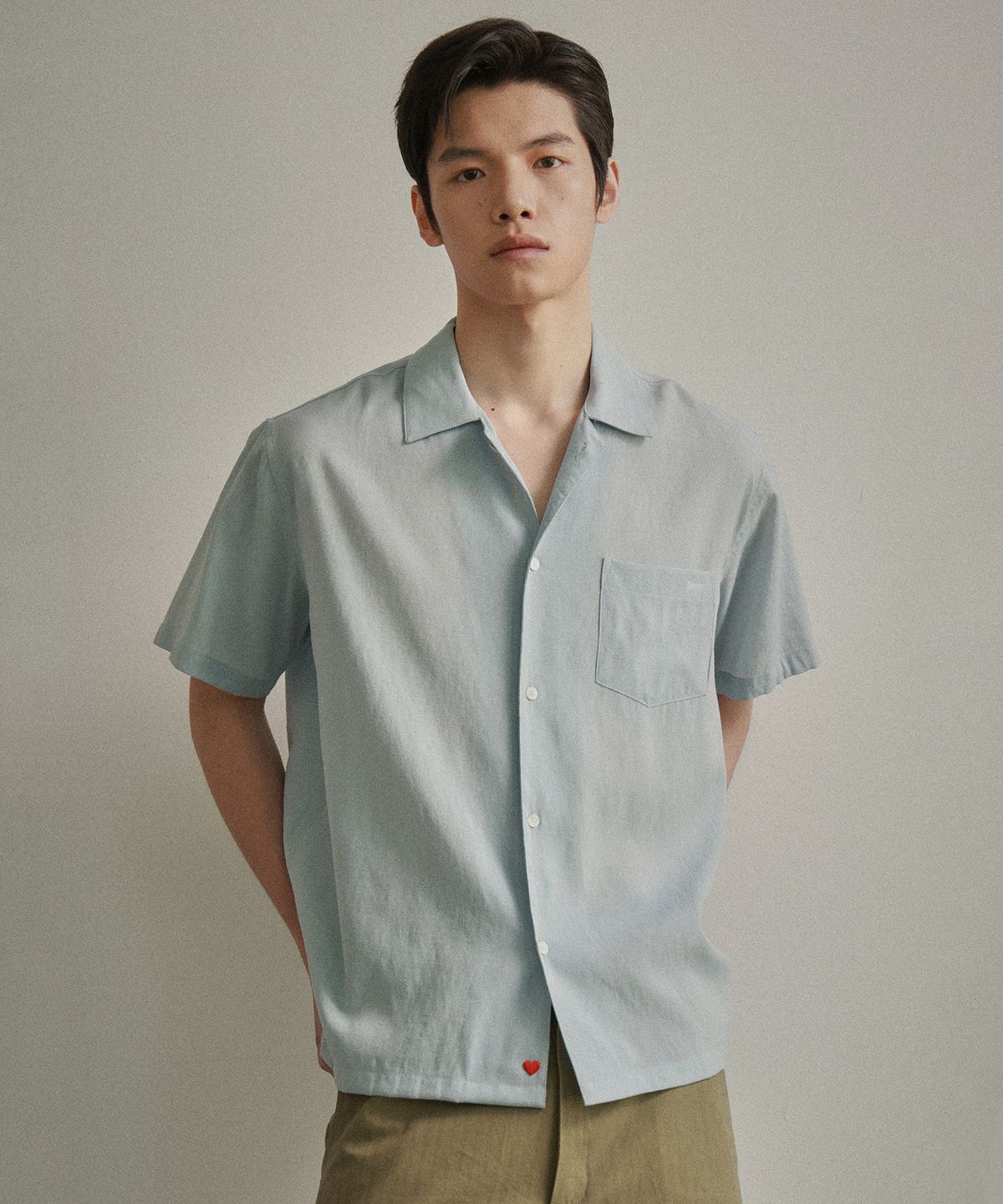 비욘드클로젯(BEYOND CLOSET) [COLLECTION LINE] 에어리 린넨 블렌드 오픈 카라 반팔 셔츠 블루
