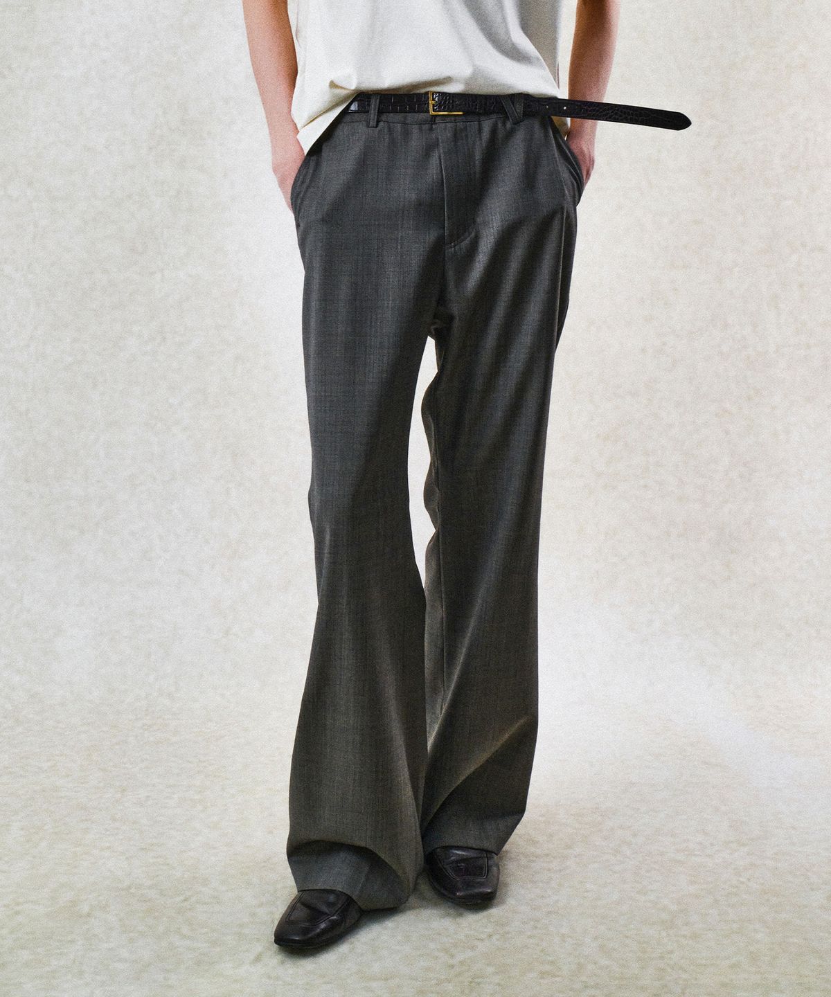 베른(VERN) FLARE FIT WOOL BLEND TROUSERS (KHAKI BEIGE)