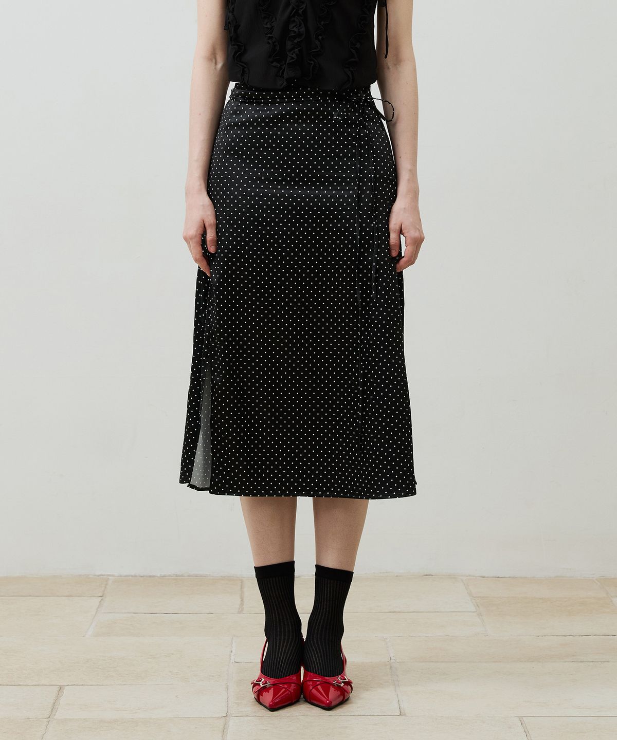 아리킴(ARIKIM) TINY DOT SLIT SKIRT / BLACK