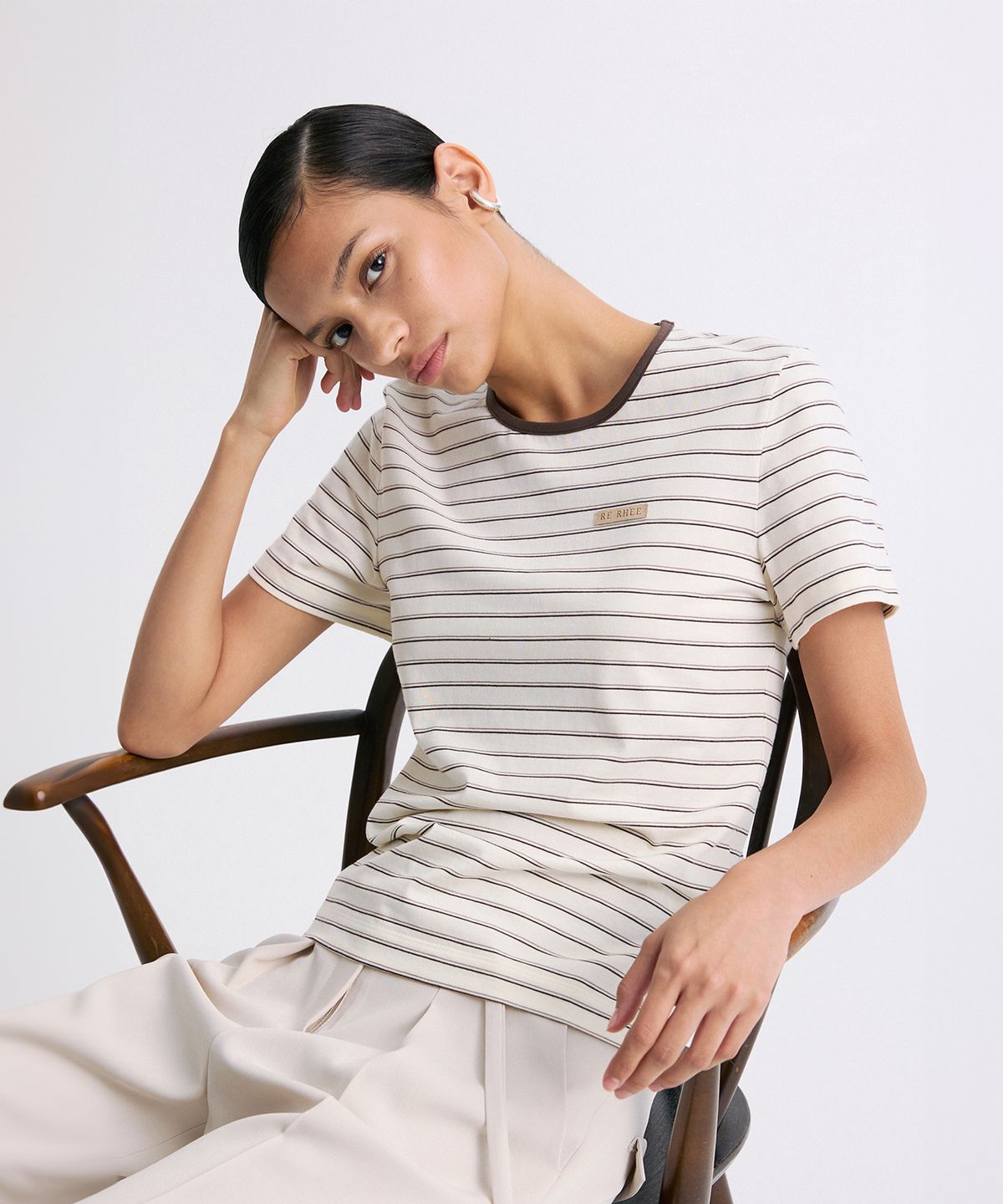 리이(RE RHEE) ROUND-NECK STRIPED T-SHIRT