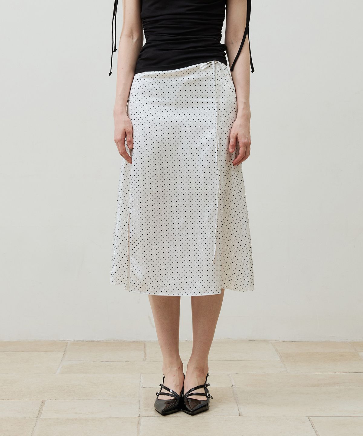 아리킴(ARIKIM) TINY DOT SLIT SKIRT / WHITE