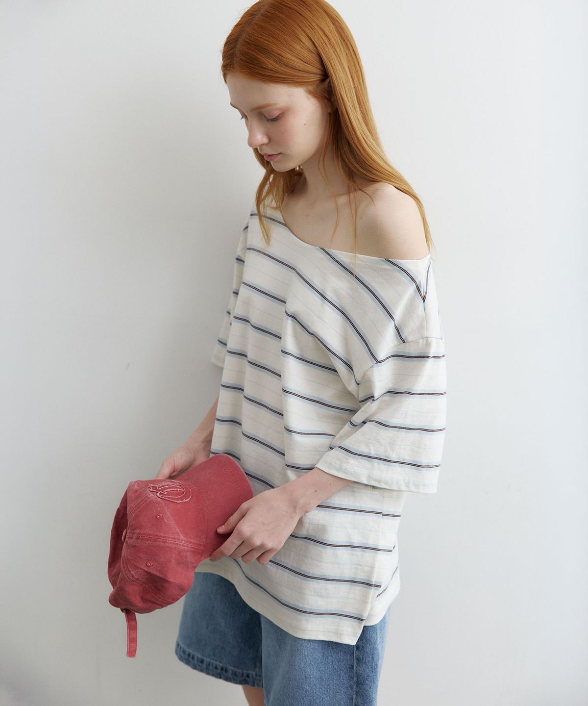 노운베러(KNOWNBETTER) Off-shoulder stripe T-shirt [KNSS09TS14]_Ivory