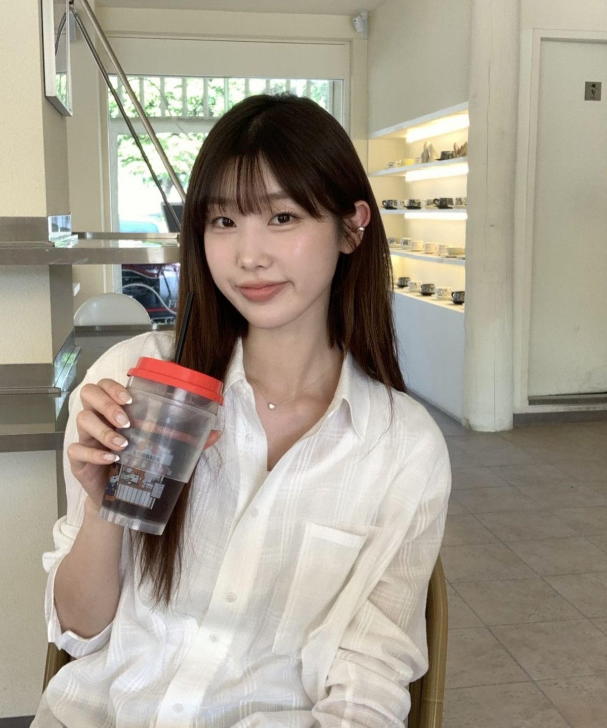 아위(AHWE) 시어 체크 비대칭 셔츠_화이트