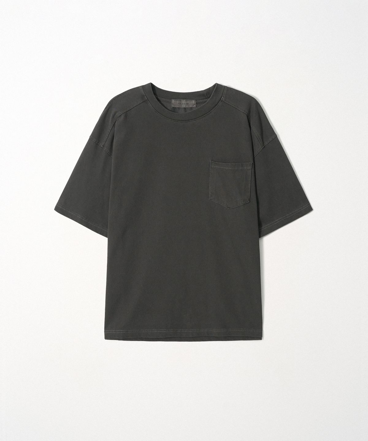 이지오(EZIO) Pigment Pocket T-shirt_Charcoal