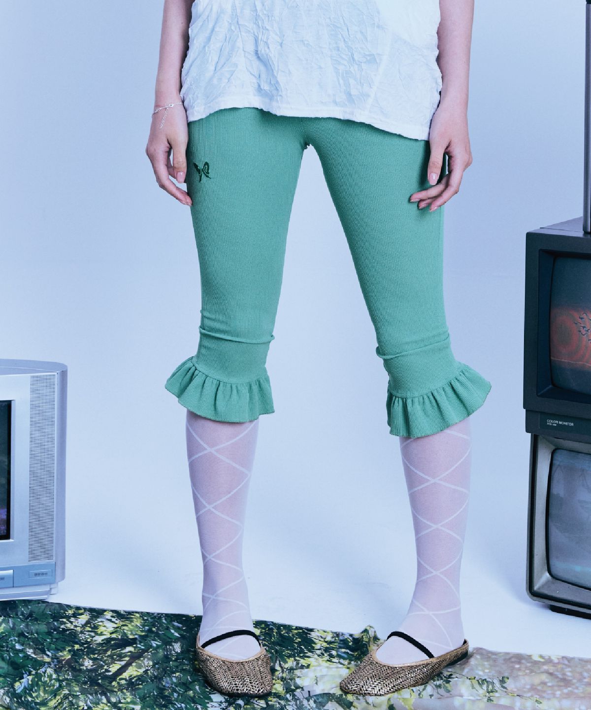 구월십일(GUWOLSIBIL) THREE-QUARTER FRILL LEGGINGS GREEN