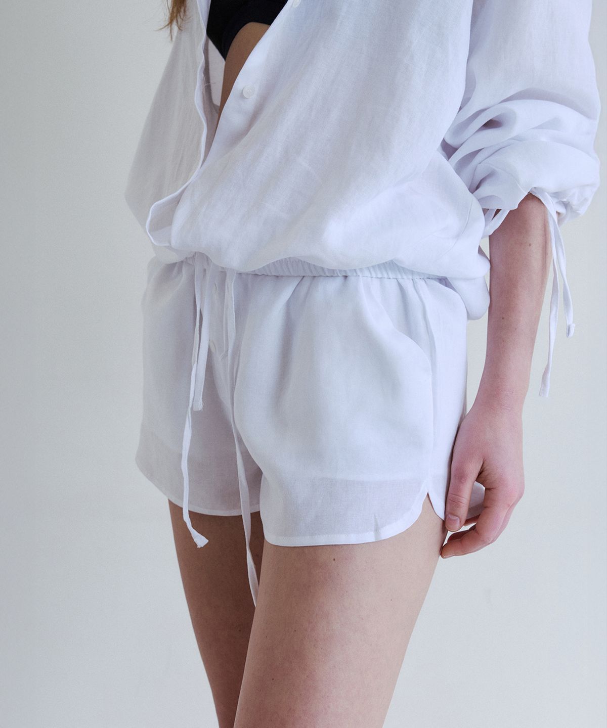 로우넬라인(LOW NELLINE) POSITANO TENCEL LINEN SHORTS_WHITE