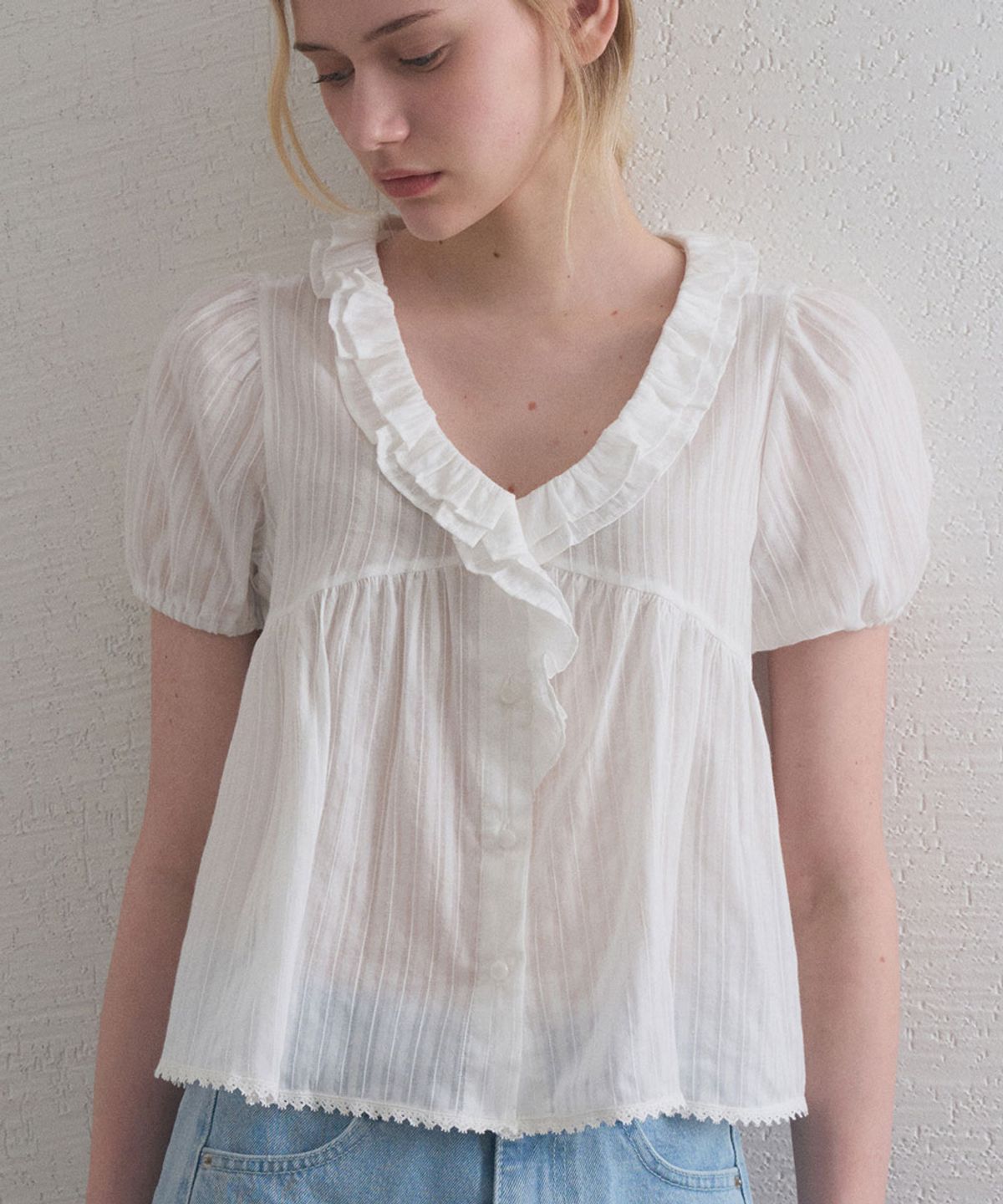 헤인트(HAINT) AIRY RUFFLE V NECK BLOUSE 2COL_IVORY