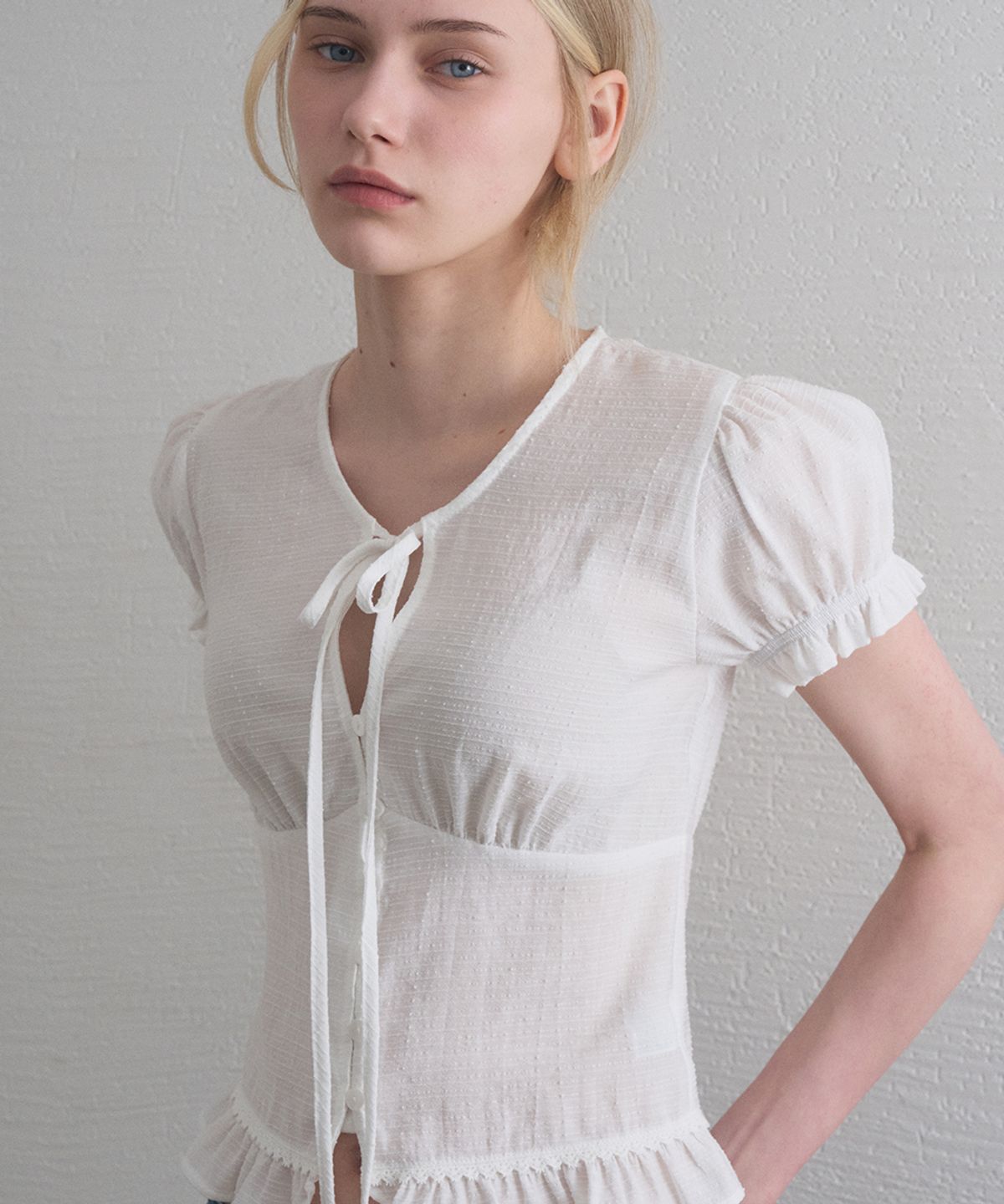 헤인트(HAINT) SIA SHEERING CROP TIE BLOUSE 2COL_IVORY