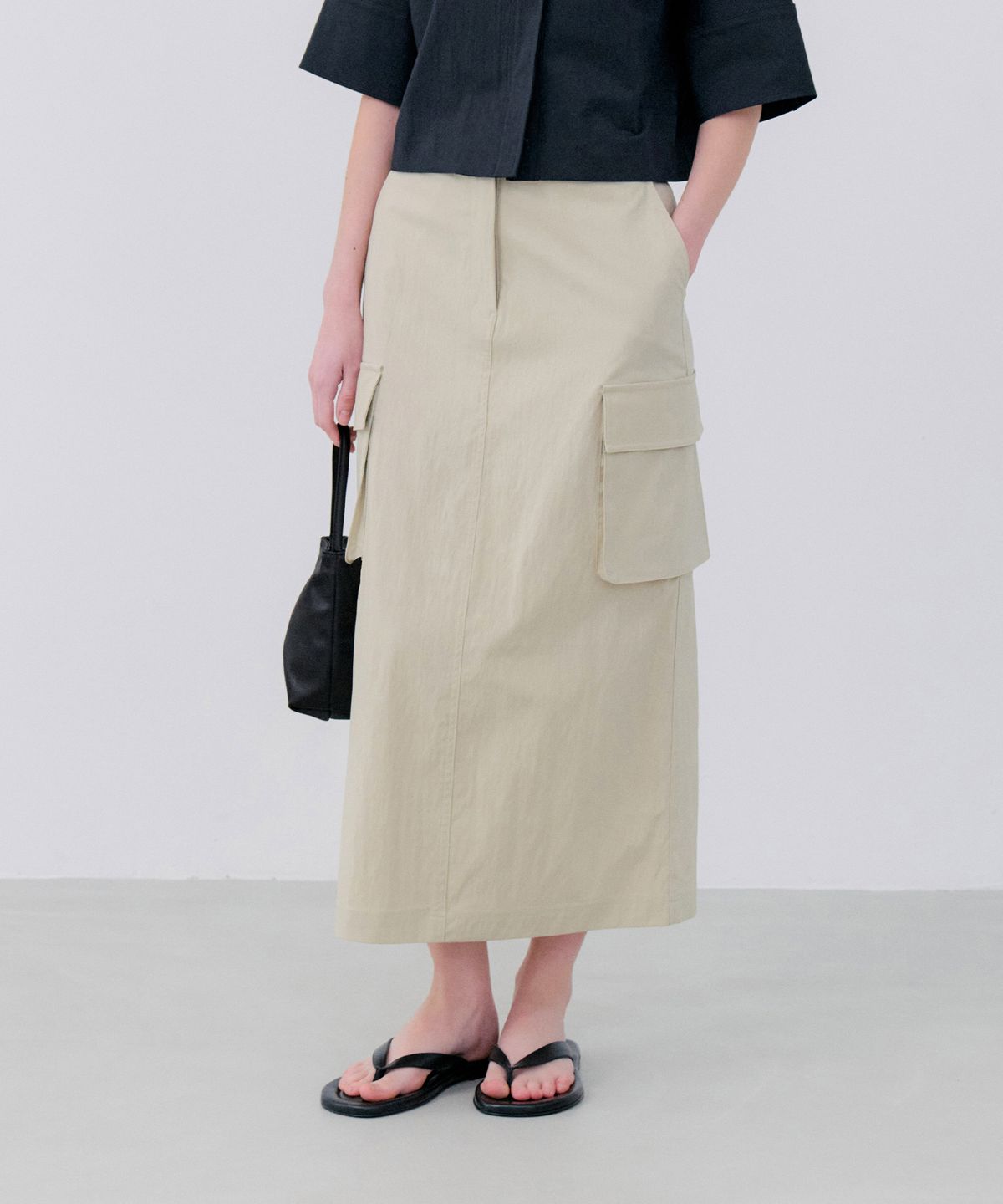 노티아(NOTIA) ANORAK CARGO SKIRT - BEIGE