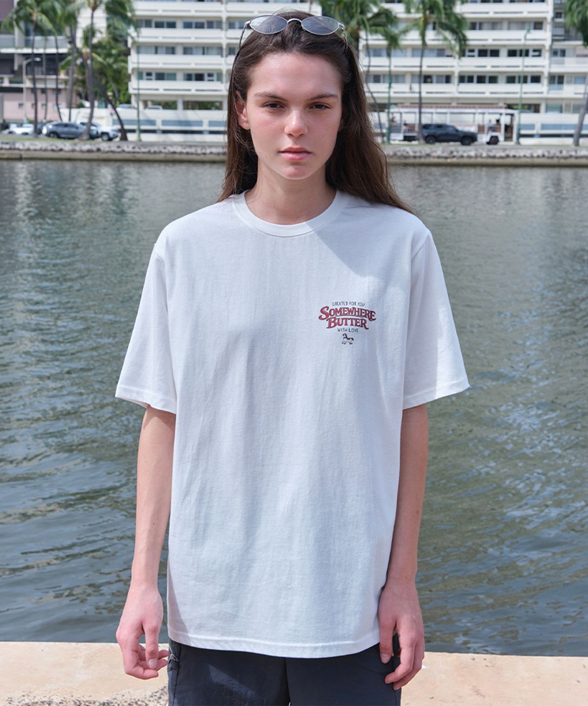 썸웨어버터(SOMEWHEREBUTTER) Trio Horse Over-Fit Top - Ivory