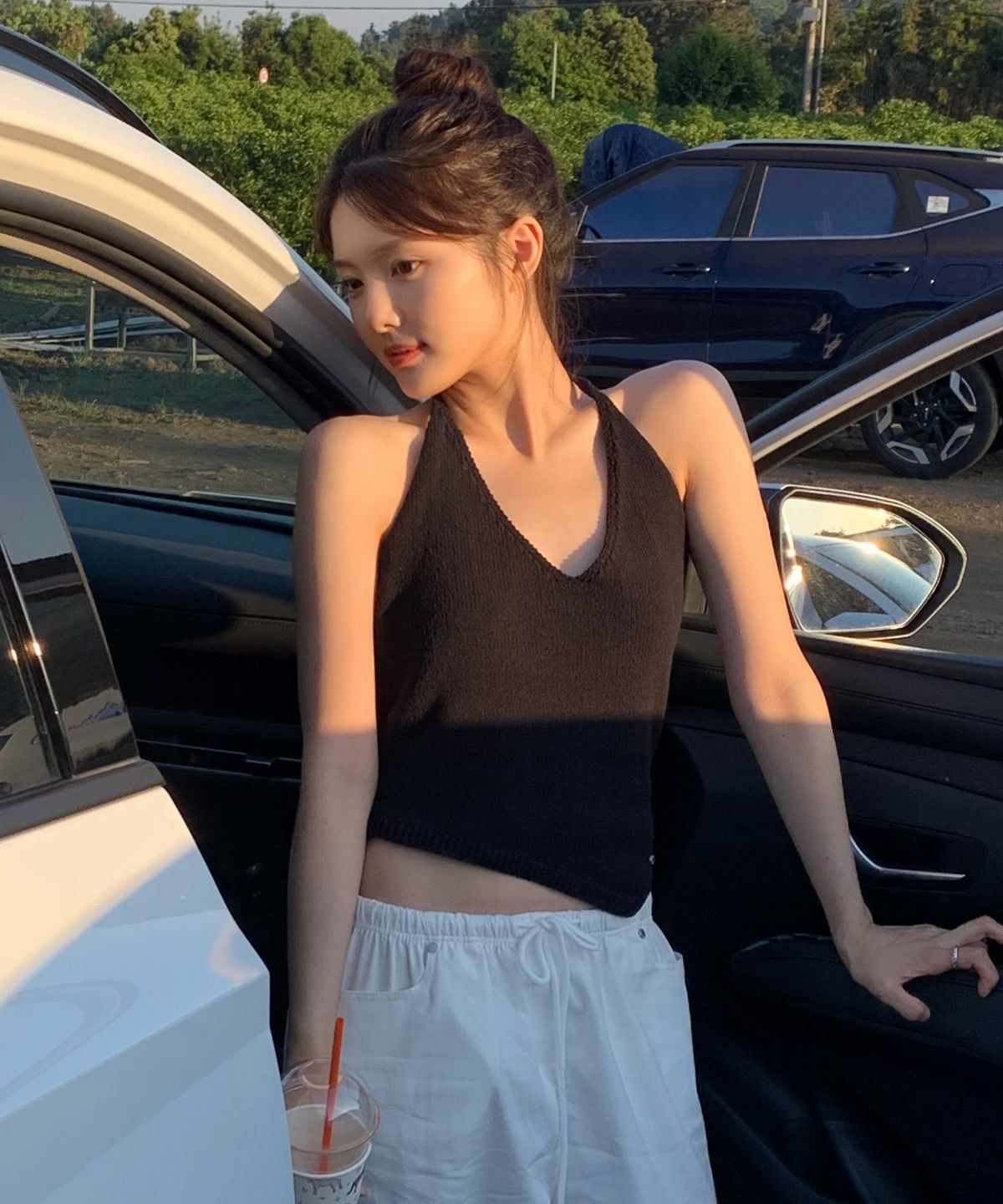 썸웨어버터(SOMEWHEREBUTTER) Jessi Halter Sleeveless Knit - Black