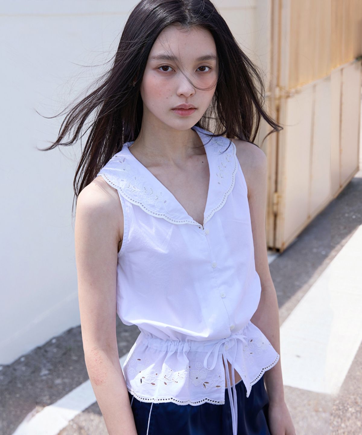 미치코런던 코시노(MICHIKO LONDON KOSHINO) 레이스 세일러 카라 블라우스 화이트