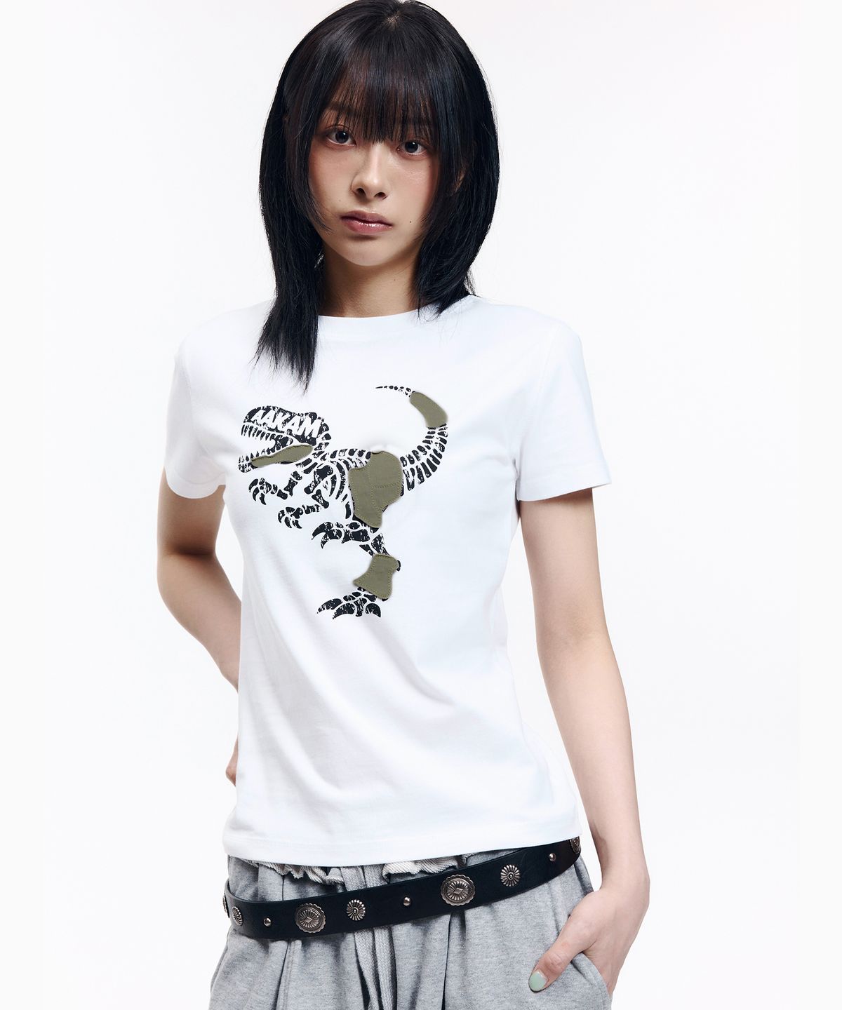 아캄(AAKAM) Dino Patch Half Top (White)