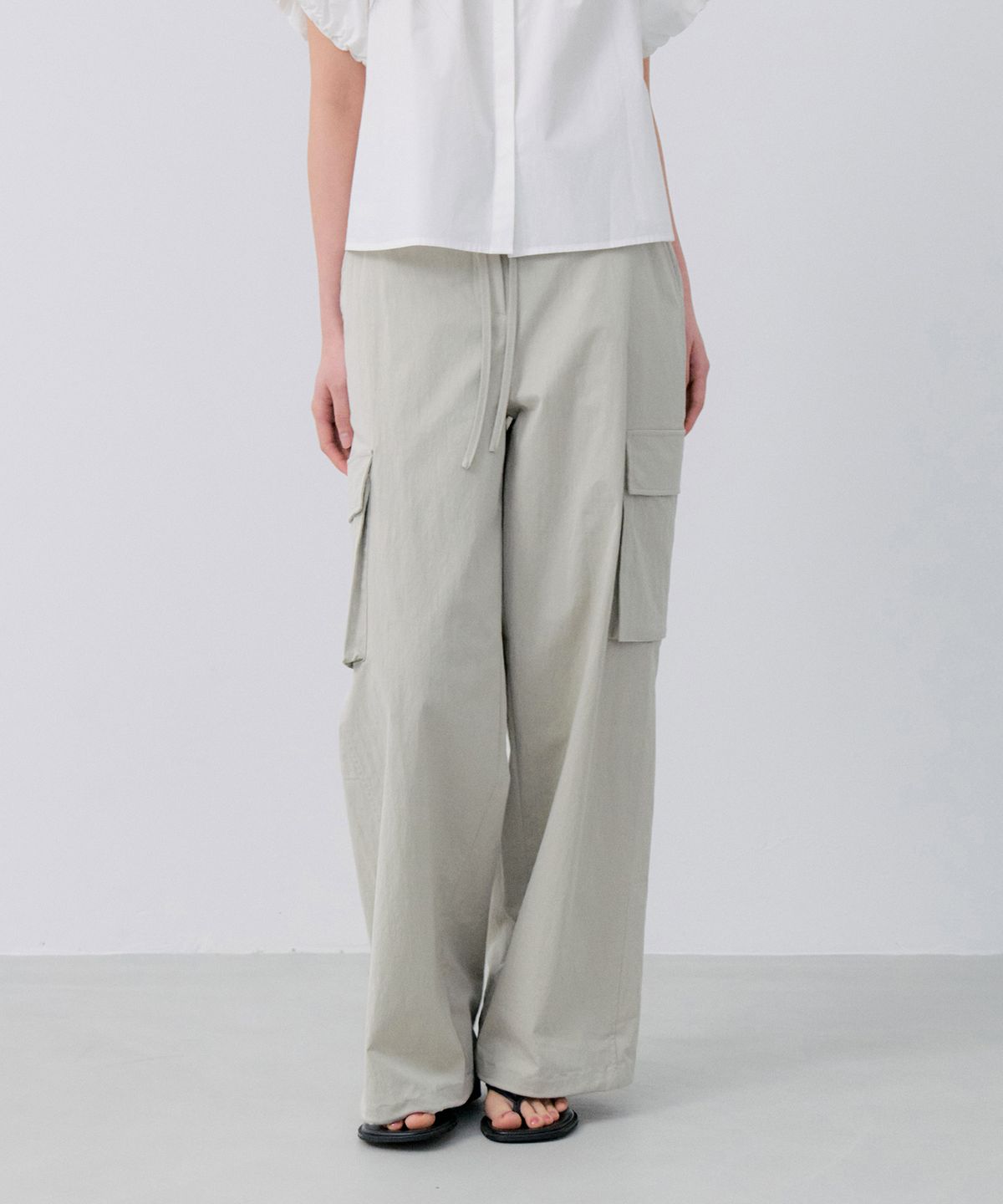 노티아(NOTIA) EASY CARGO PANTS - LIGHT KHAKI
