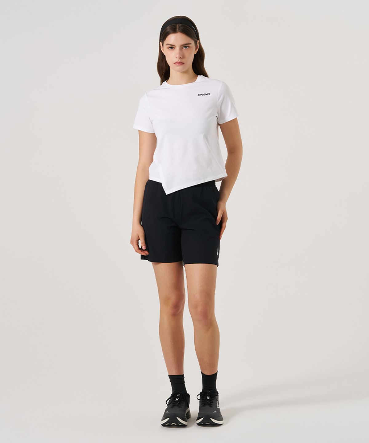 스파이더(SPYDER) 여성 트레이닝 AIR-DOT 4부 쇼츠 SPLMCNTR251WBLK