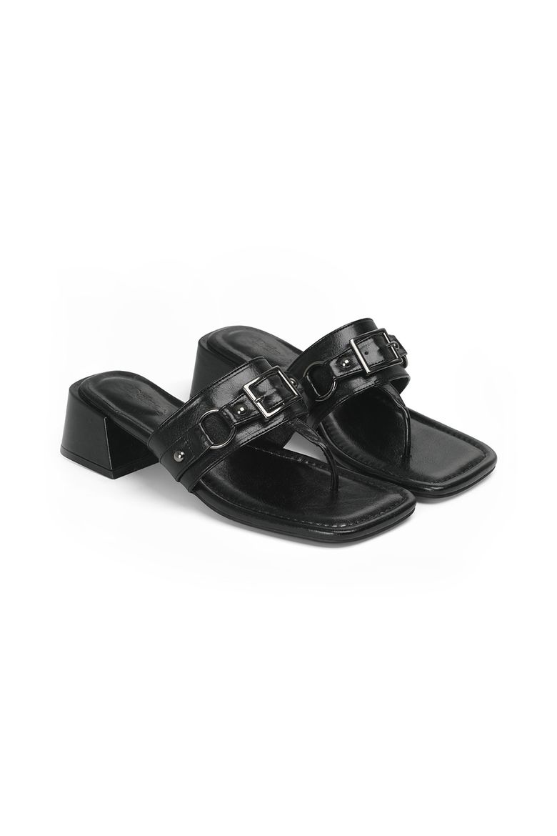 STUD SQUARE FLIP FLOP IN BLACK