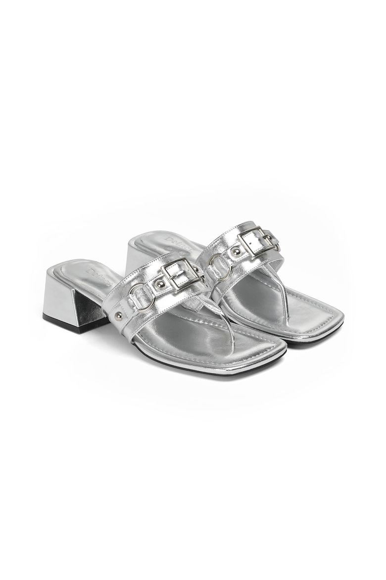 STUD SQUARE FLIP FLOP IN SILVER
