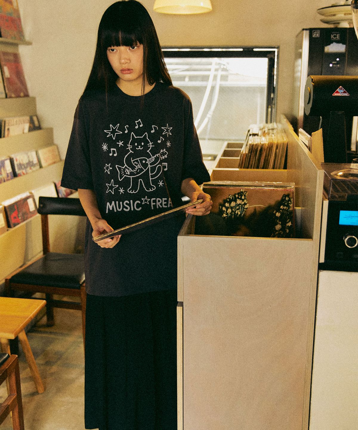 뮤직프리크(MUSICFREAK) Lo-Fi Kitty Jam T-Shirt - Charcoal