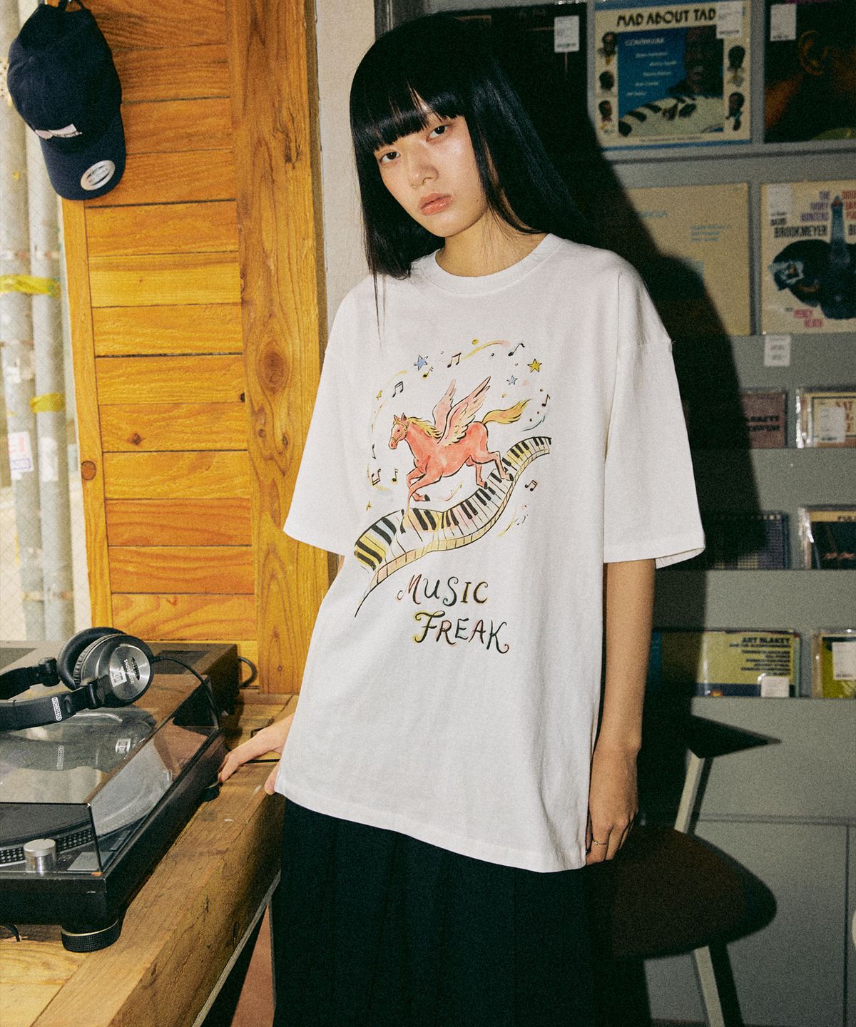 뮤직프리크(MUSICFREAK) Flying Notes T-Shirt - White