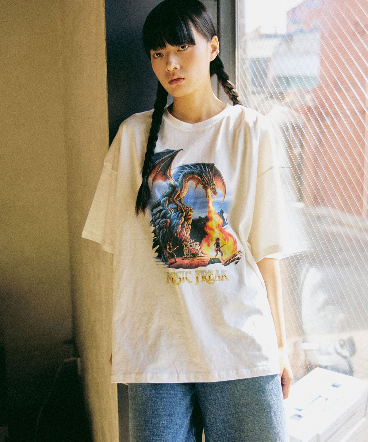 뮤직프리크(MUSICFREAK) Dragon Amplified T-Shirt - White