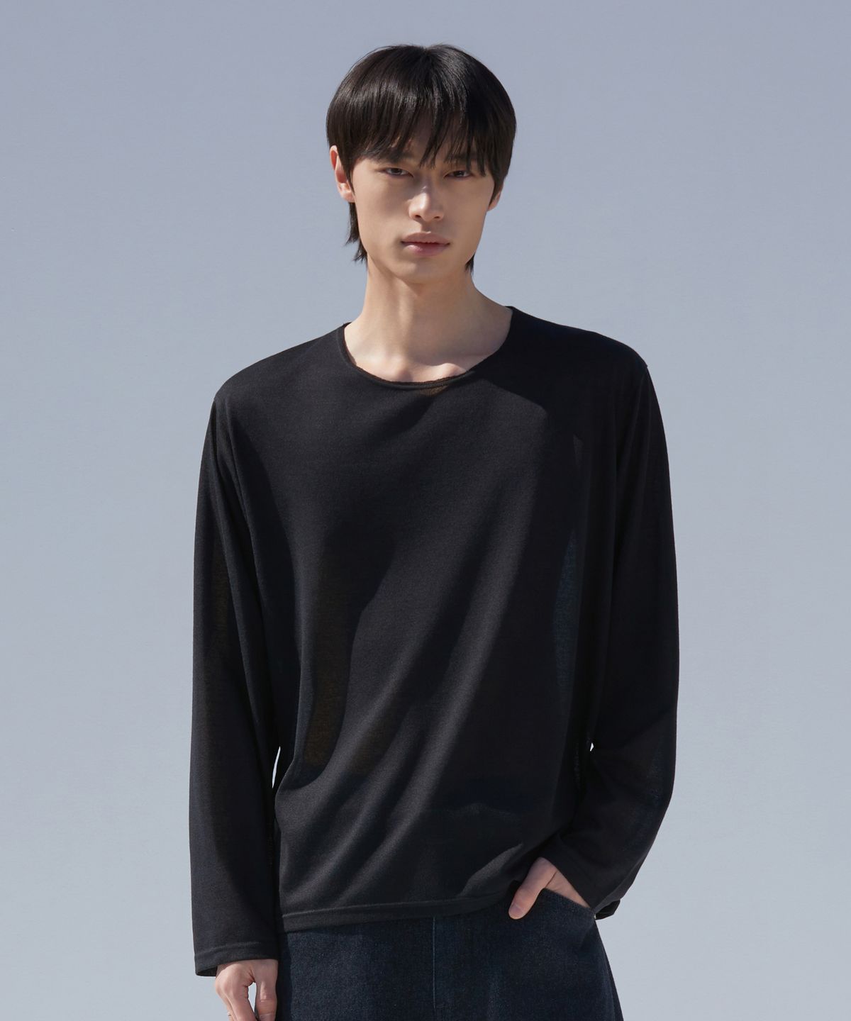 디블루(DBLUE) 로우컷 스쿱넥 롱슬리브 블랙