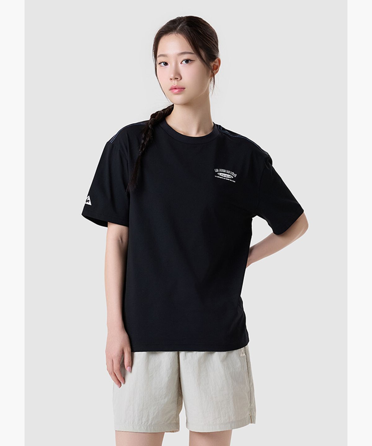 르꼬끄(LECOQ) 유니 르프레쉬 루스터즈 루즈핏 반팔티 - 블랙 QR223LRS63