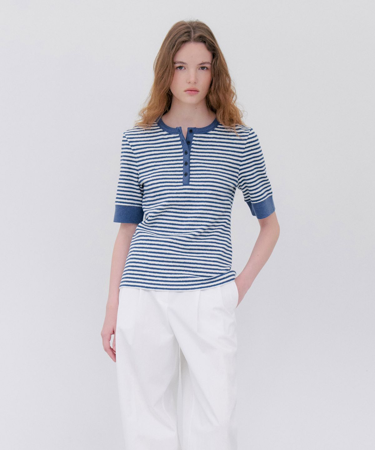 노티아(NOTIA) HENLY NECK HALF SLEEVE T-SHIRTS - BLUE STRIPE
