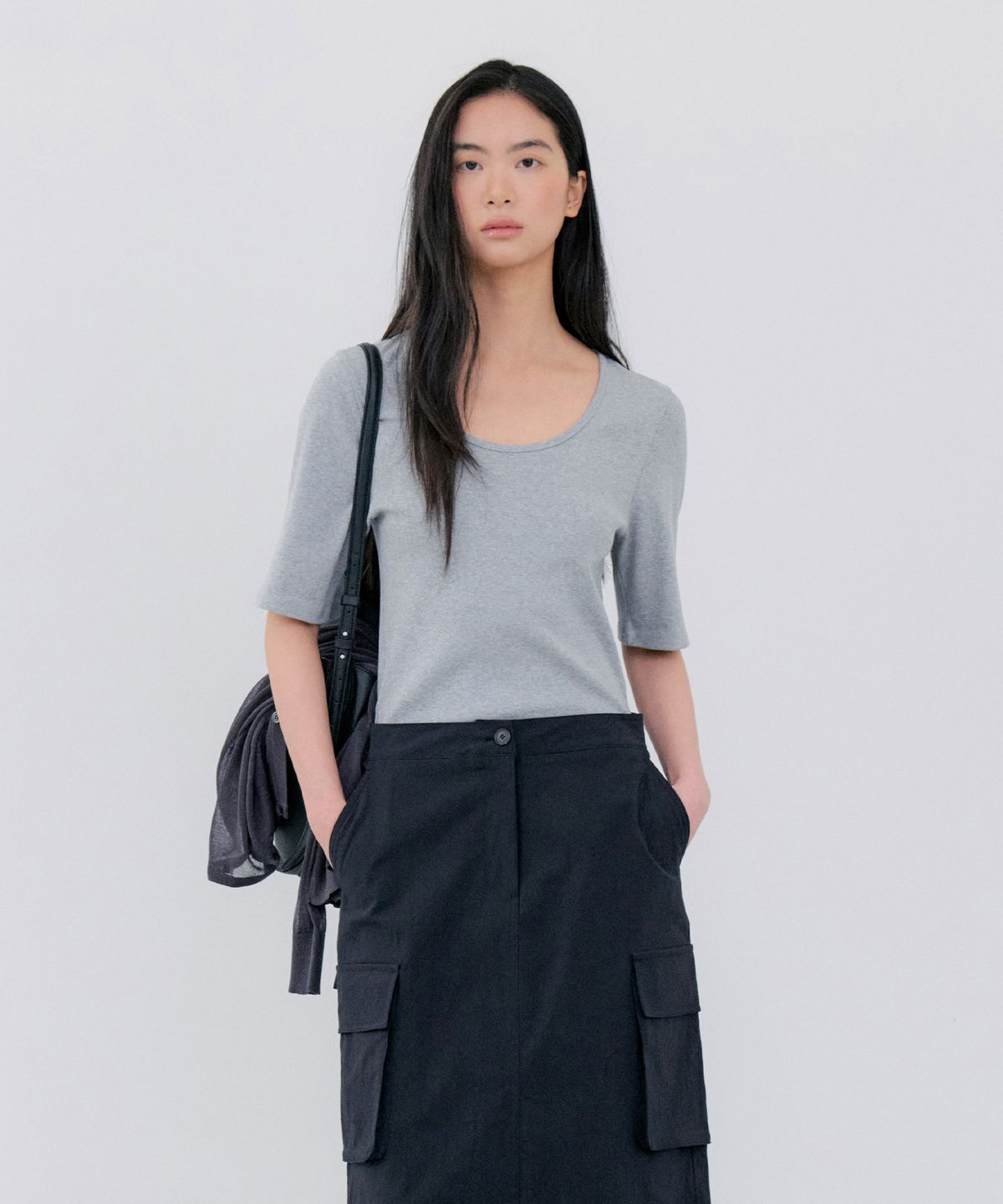 노티아(NOTIA) U-NECK SLIM FIT T-SHIRTS - GRAY