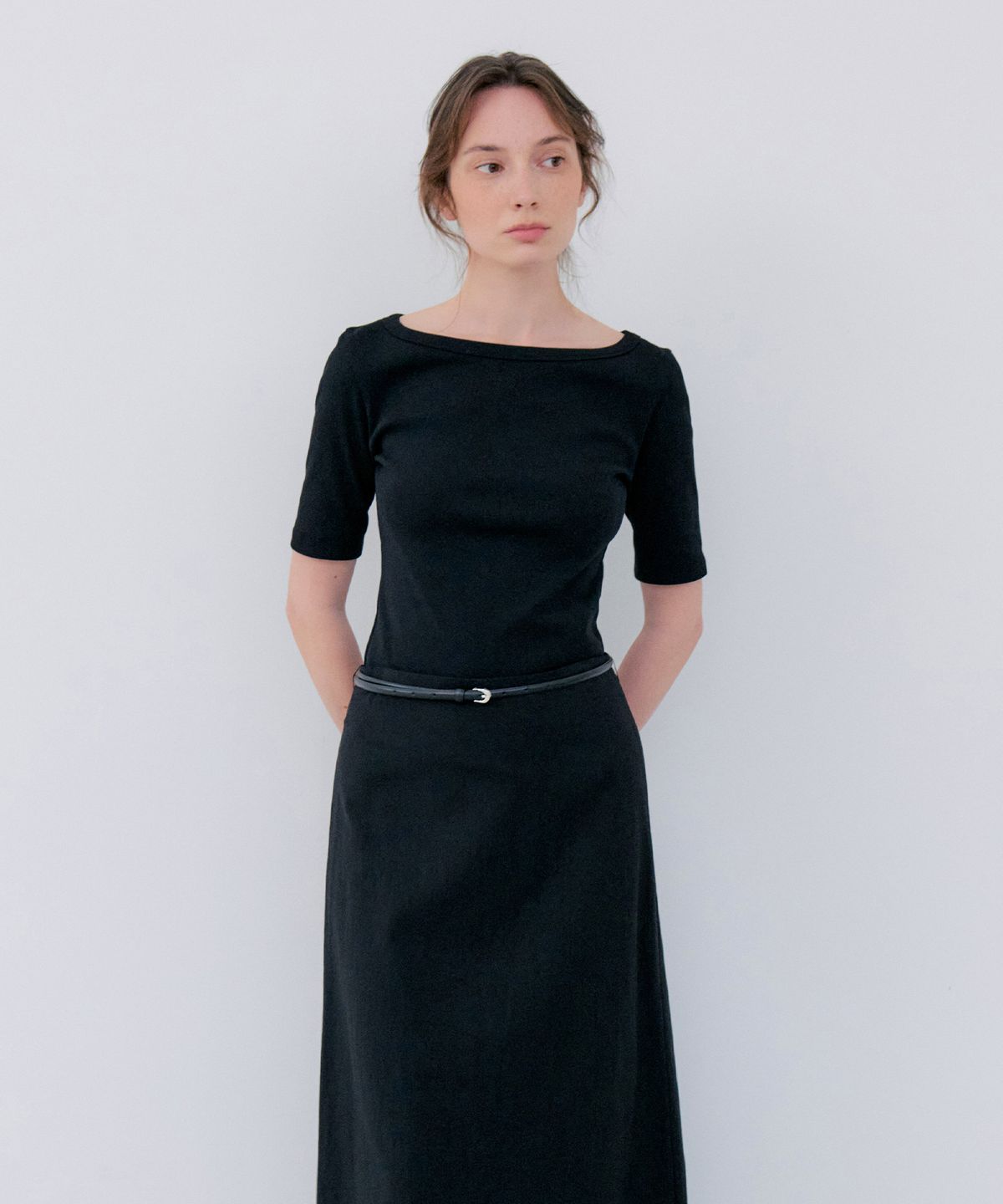 노티아(NOTIA) BOAT NECK HALF SLEEVE T-SHIRTS - BLACK