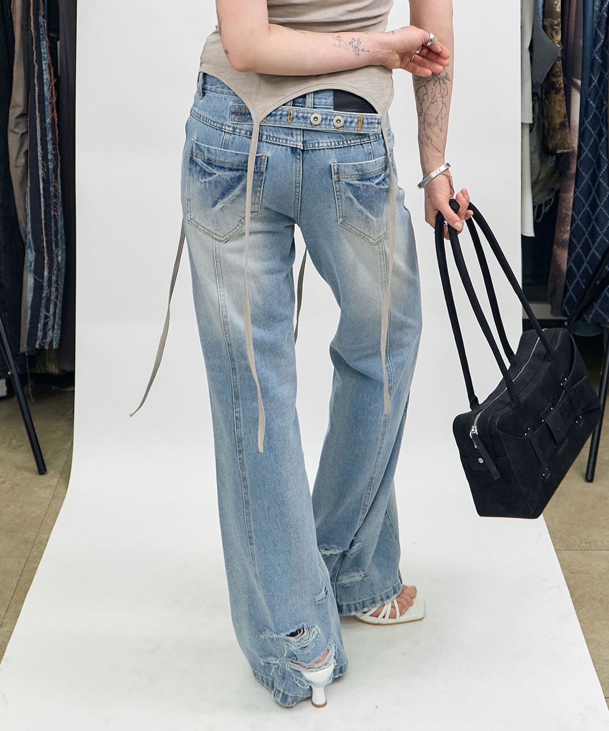 비엘알(BLR) Raw-edge Cinch Back Relaxed Bootscut Denim