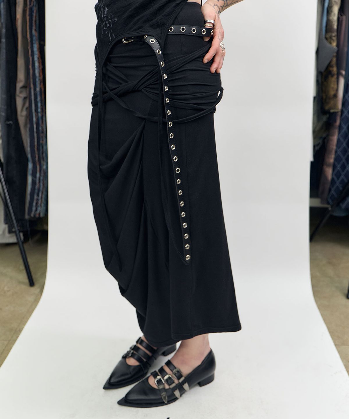 비엘알(BLR) Asymmetric Layered Maxi Skirt Black