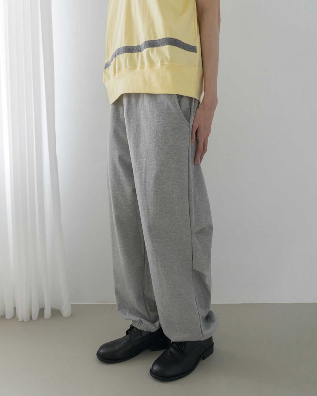 사일런트실러블(SILENTSYLLABLE) Volume jogger pants / Melange gray