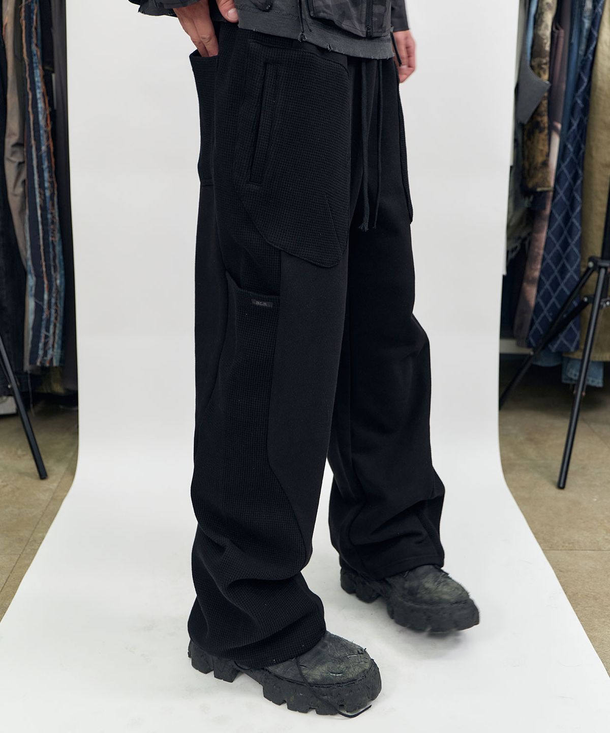 비엘알(BLR) Waffle Mix Washed Sweat Pants Black