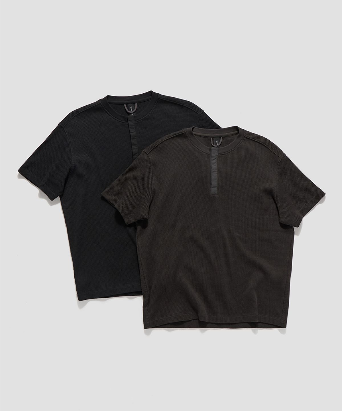 언어펙티드 에센셜(UNAFFECTED ESSENTIAL) HENLEY NECK T-SHIRT (2 COLOR)