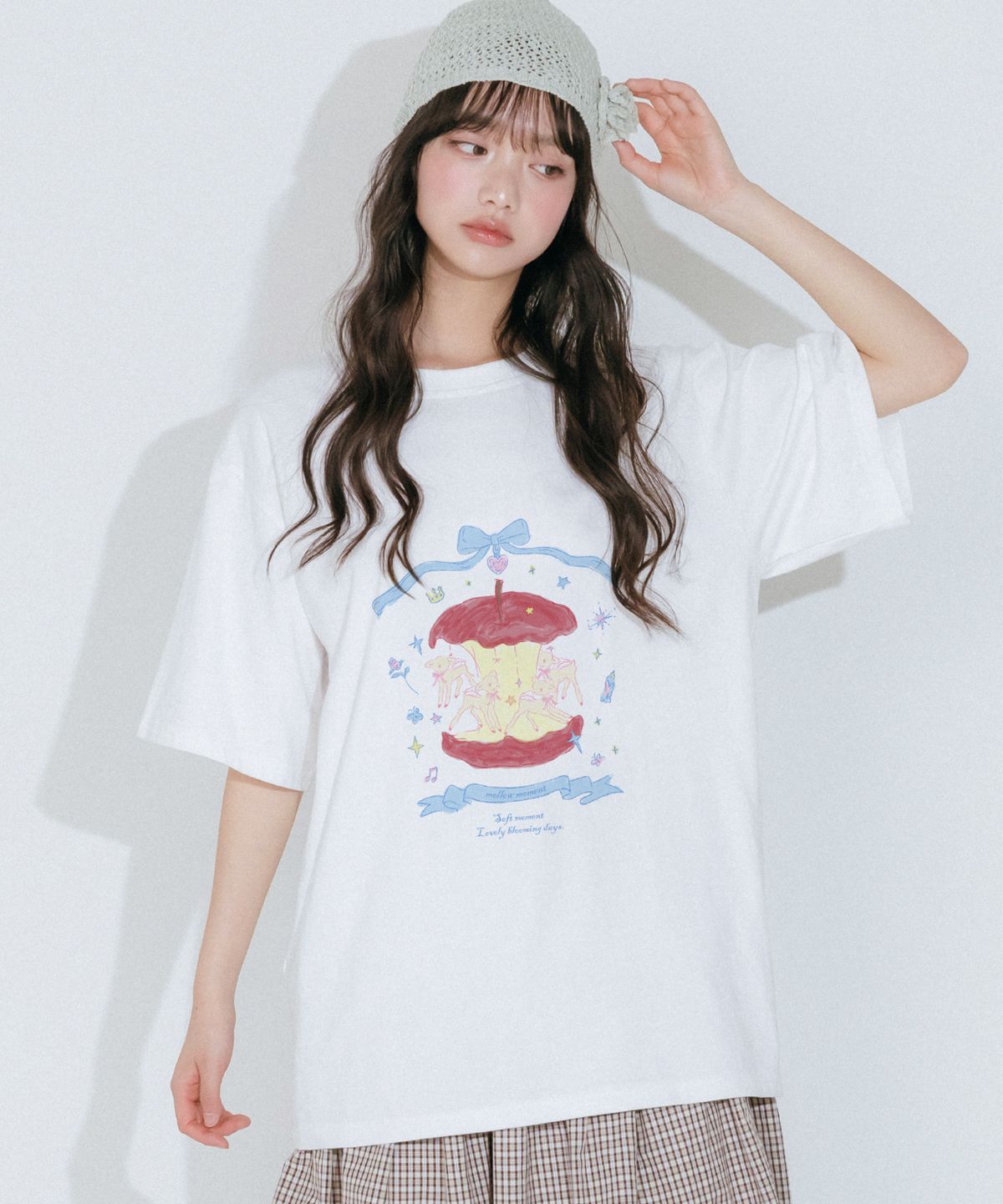 멜로토리(MELLOTORY) 애플 메리고라운드 반팔 티셔츠 (2color)