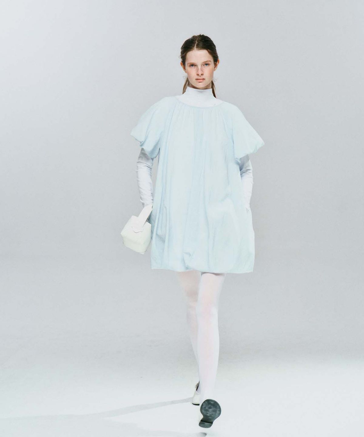 코스모스(COSMOSS) VOLUME MINI DRESS (WASHED SKY)