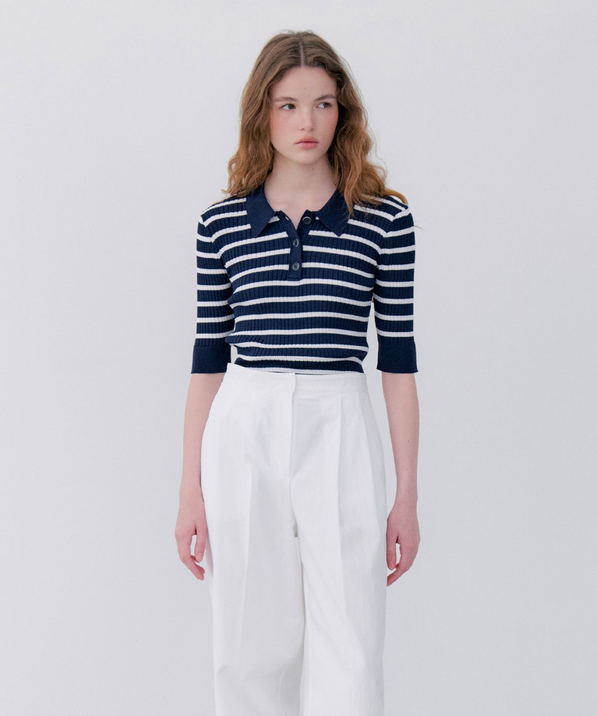 노티아(NOTIA) SLIM STRIPE COLLAR KNIT - NAVY STRIPE