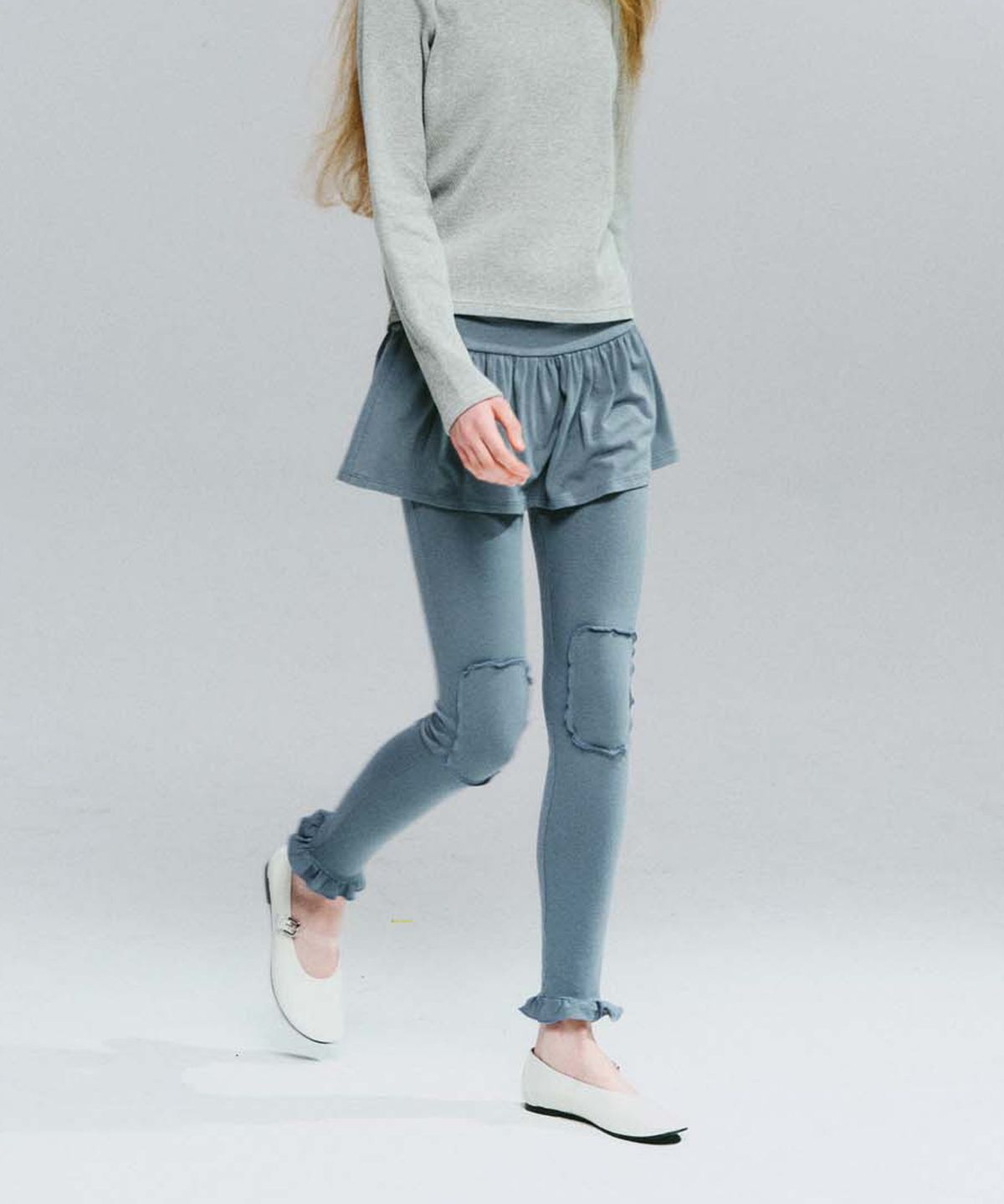 코스모스(COSMOSS) RUFFLE OVERLAY MINI SKIRT (GREY)