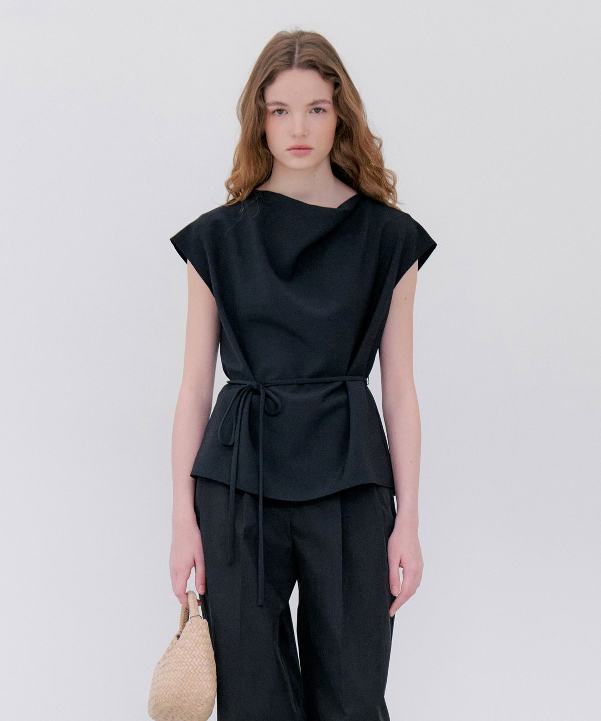 노티아(NOTIA) DRAPE DOLMAN BLOUSE - BLACK