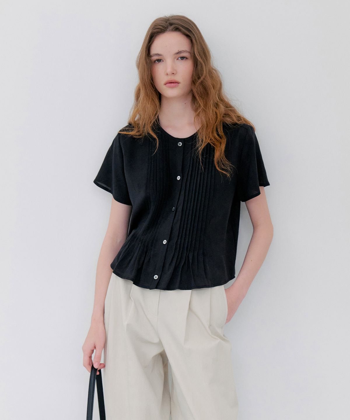 노티아(NOTIA) STAY PIN TUCK BLOUSE - BLACK